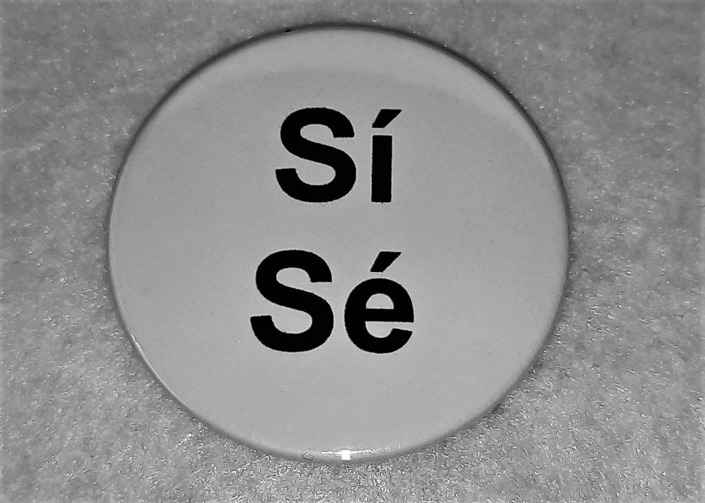 She/He & Sí/Sé  Pronoun Badge - Tully Crafts